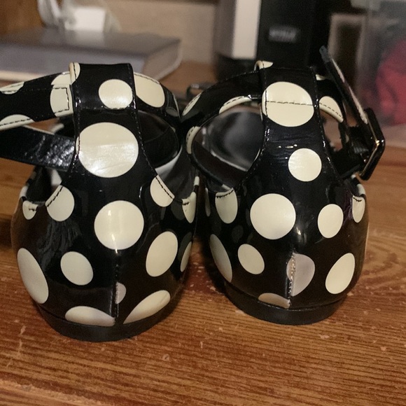 Louis Vuitton Peep Toe Bow Flats with Black Vernis Monogram Bow - Picture 6 of 9